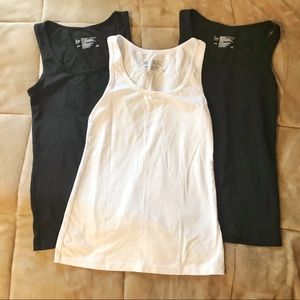 🌸 Three tank tops